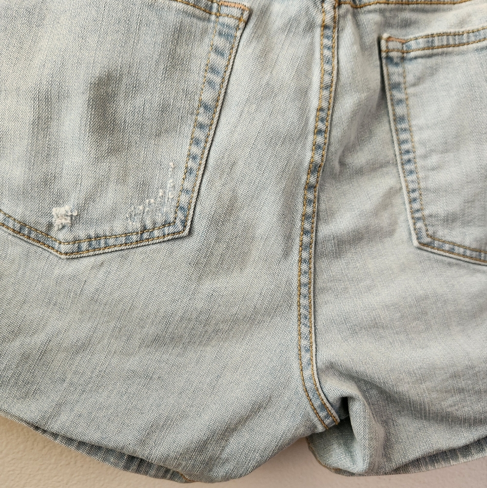 Torrid Women's Shorts 3.5" Light Wash Blue Size 18 - Picture 6 of 7